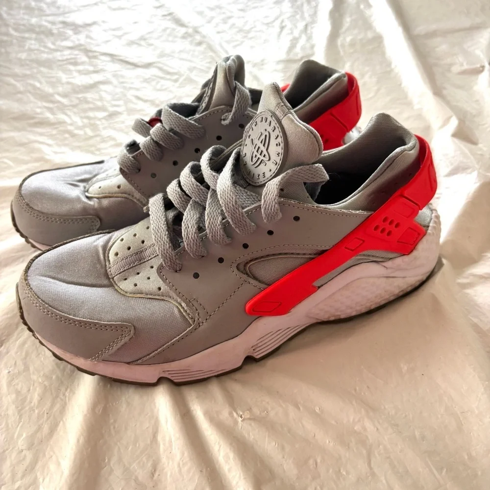 Nike Huarache Run Pure Platinum- lava glow Gray and Pink SZ 8.5 Worn 1X Indoors